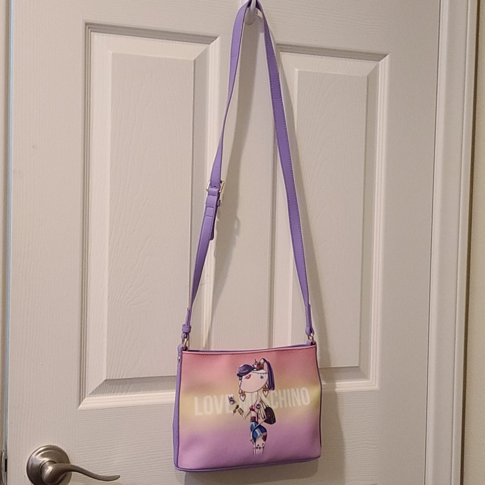 Crossbody love moschino authentic bag!